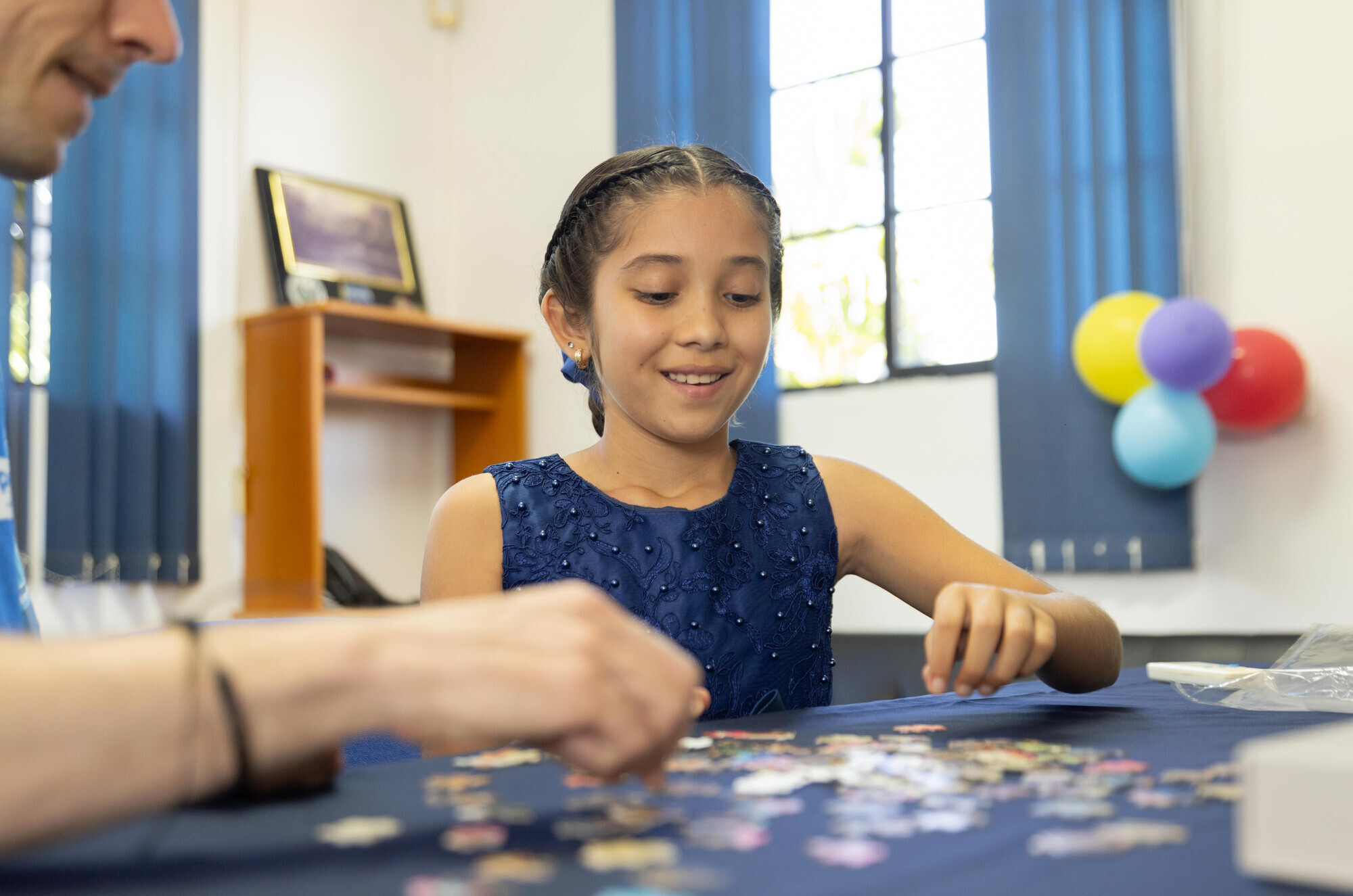 Niña recibiendo educación